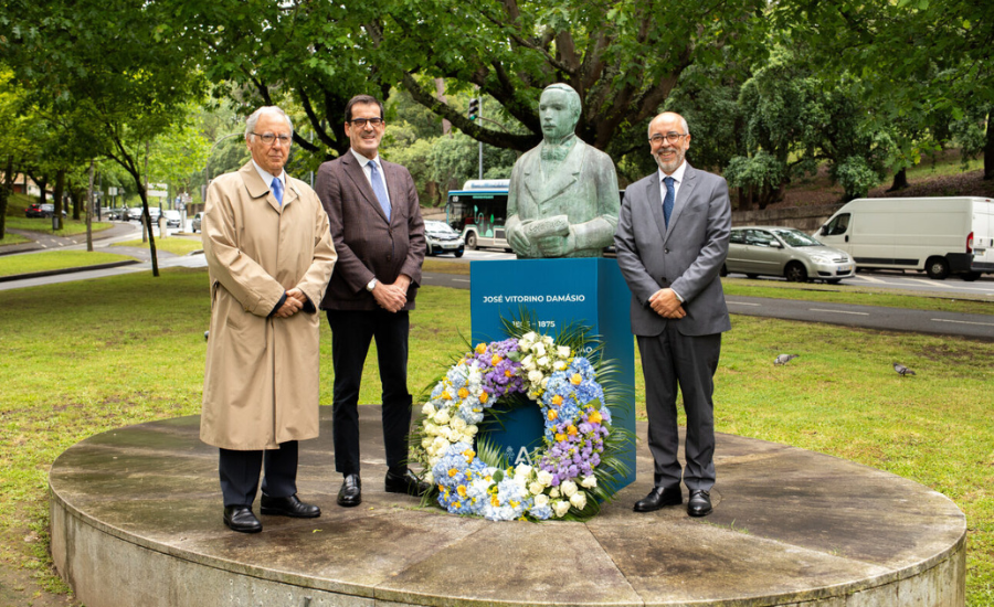 175 anos AEP | Cerimónia evocativa junto à estátua de José Vitorino Damásio no Porto